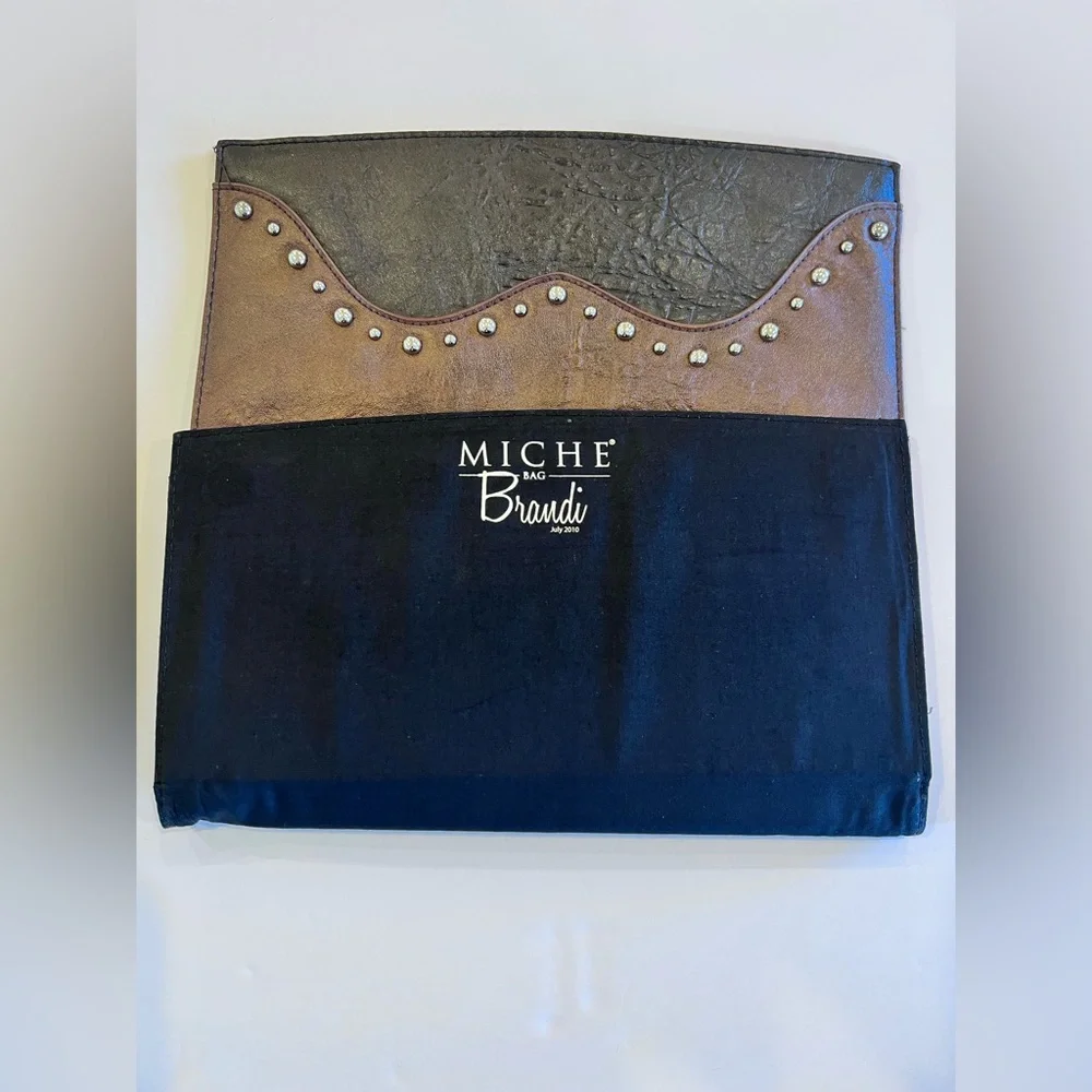 Miche Maggie December 2010 Pink tone Brandi July 2010 Brown/Black Purse Shells